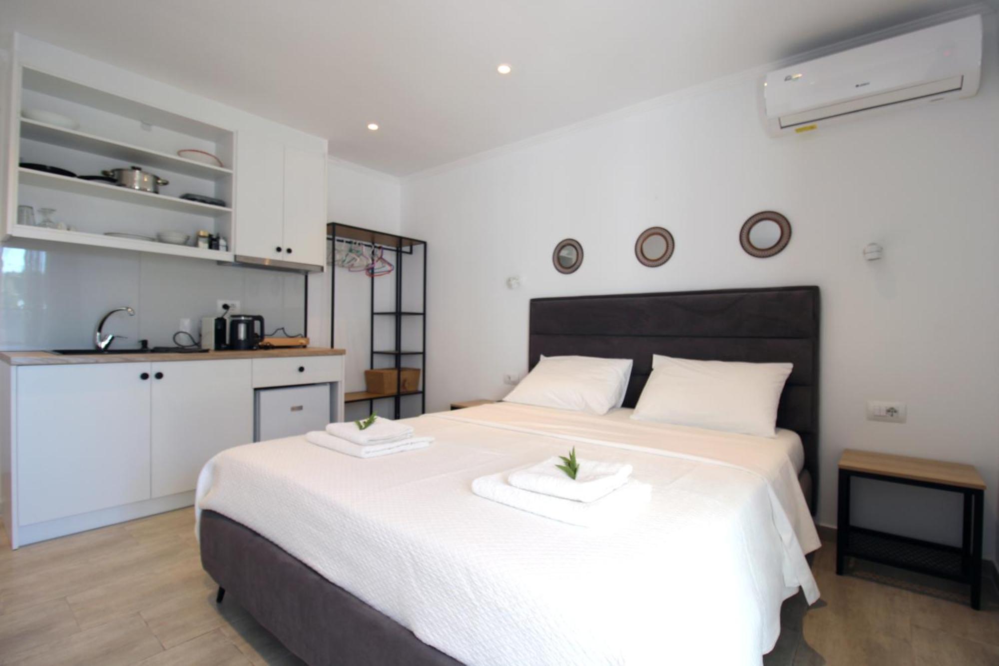 Melina'S Seaside Retreat Aparthotel Ксамил Екстериор снимка